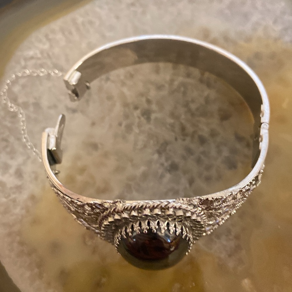 Xxsoldxx Vintage Whiting & Davis Hematite & silver clamp bracelet EUC 6.5" - Picture 3 of 11